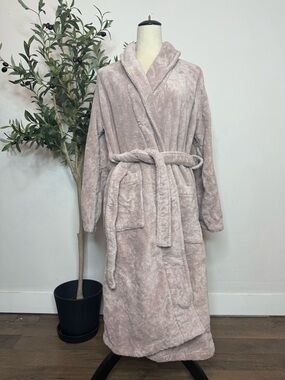 Parachute Plush Shawl-Collar Robe in Light Mauve